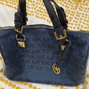 Micheal kors purse